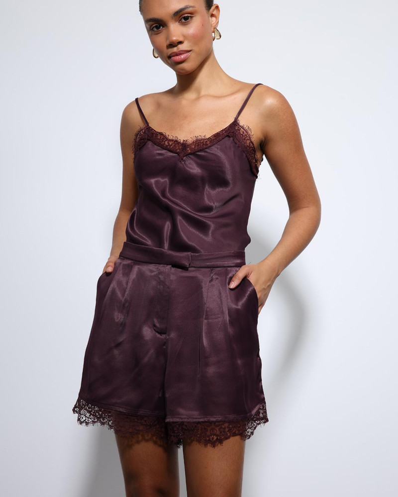 Bordo Dantel Detaylı Saten Top
